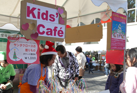 ダンボールで看板